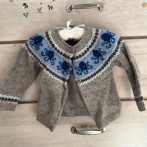 Adorable octopus cotton sweater.